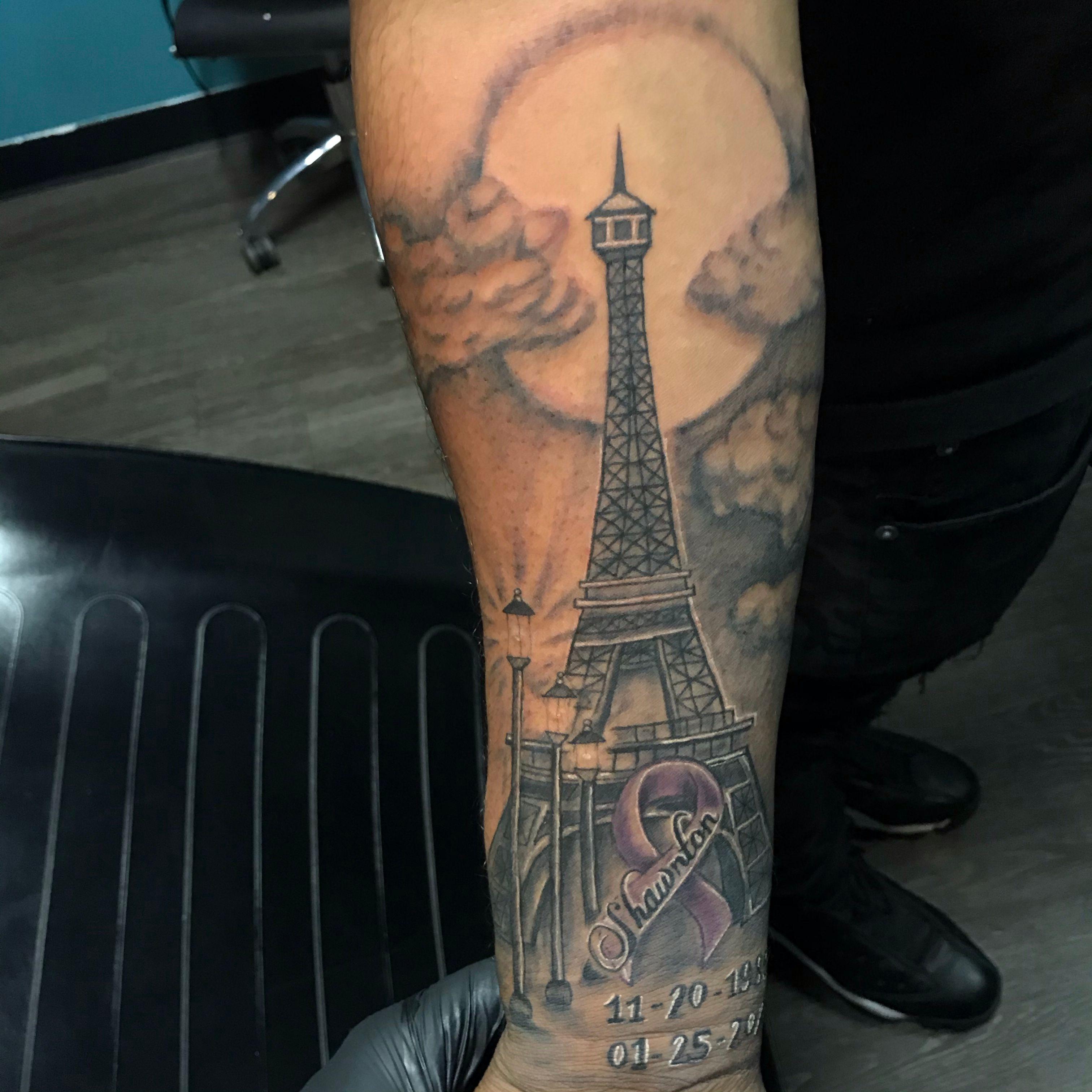 L'Atelier Obscur - Tour Eiffel faite par @caveinthrash Contact : Fb /  Cavein Thrash Insta / @caveinthrash #eiffeltower #tattoos #tattoo  #blackinktattoo #toureiffel #eiffeltowertattoo #destroy #architecture  #tatouage | Facebook