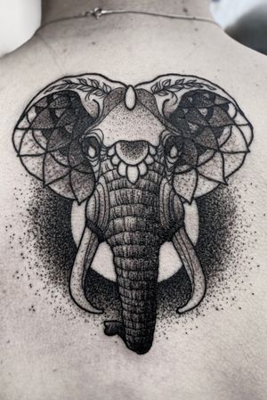// Geometric elephant with dotwork shading. 