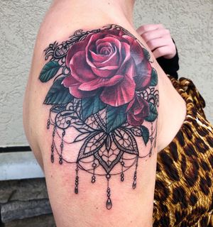 Beautiful rose and lace work done by Samantha Storey
