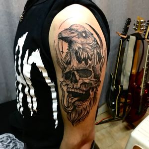 Skull tattoo and crown #skultattoo #tattoo #blacktattoos #blackworck #mexicantattooartist 