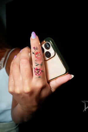 Beautiful flower Finger Tattoo for Women #Micro Realism