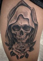 Probably one of my favorite things to tattoo skulls and roses. Client decided to eventually add on to the outer parts to this just gonna figure out what first. Thanks for looking 🤙🏽 #skulltattoo #sleevetattoo #legtattoo #stippletattoo #peaces #bng #blackandgrey #realism #guyswithtattoos #girlswithtattoos #inked #artist #arte #empireinks #dynamic #ttechneedles #hardliferotaries #blessed #oc #cypress #longbeach #skanvas