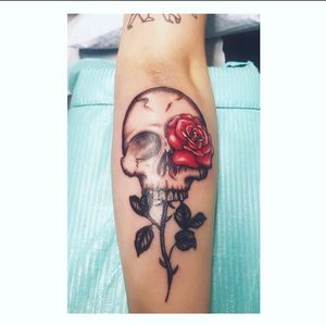 My favourite tattoo. . . . #skull #rose #skullrose #tattoo #armtattoo #colourink #blackandgrayink #blackandgrayskull #blackandgraywithcolor