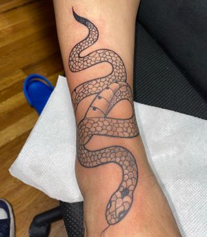 GKunny Tattoo Black and Gray TattooSimple snake 🐍