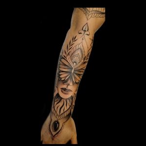 Tattoo de ayer.. continuación de manga.. #tattoo #inked #ink #girl #girltattoo #face #butterfly #butterflytattoo #facegirl #facegirltattoo #flowers #mandala #mandalatattoo #sleeve #linework #mariposa #luchotattoo #luchotattooer #pergamino