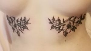 Nature assortment on my underboob, in love with it. (taken on the day) 
