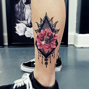 🌸 Blooming out of this world. 🌌 . . . . . . . #tattoo #tattoos #tattooed #tattooartist #tattooart #tattooedgirls #tattoolife #tattoogirl #tattoodesign #tattoomodel #tattooing #tattooer #tattooink #tattoolove #tattoosofinstagram #tattoooftheday l #tattooedmodel #tattooapprentice #tattooedwomen #tattooidea #beautiful #pretty #mandala #stars #galaxy #lotus #flower #tattoo #hmong #darkiztlght