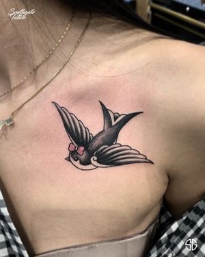 • Swallow 🎀• traditional piece, something different from our resident @roudolf.dimov.art Bookings/Info: • www.southgatetattoo.co.uk/booking/ • info@southgatetattoo.co.uk • 07456415895‬ (WhatsApp only) • SG • • • #swallow #swallowtattoo #traditionaltattoo #SGTattoo #southgatetattoo #londontattooartist #londontattoo #northlondontattoo #london #londontattoostudio #customtattoo #sg #northlondon 