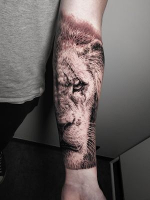 one long day for lion #lion #liontattoo #blackngrey #blackngreytattoo #armtattoo #inkart #tattooed #tattooformen 