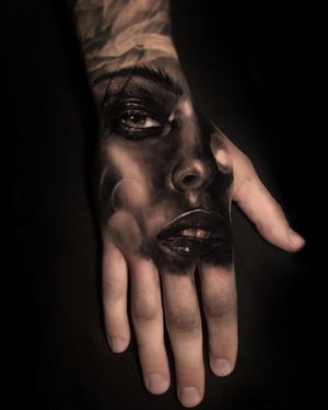 Hand tattoo with lady face #torontotattoo #torontotattoos #handtattoo