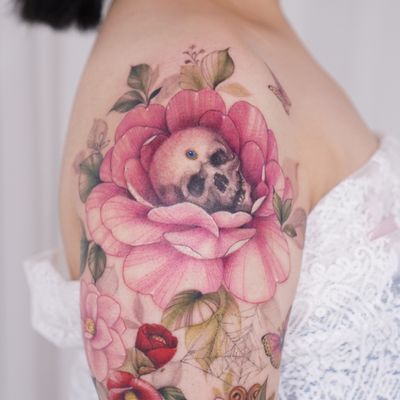 skull and flower tattoo by tattooist silo #tattooistsilo #skull #flower #floral #spiderweb #color #watercolor #tattoo #korea #seoul #tattooartist #
