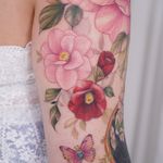 #flowertattoo #flower #floral #color #colortattoo #arm #armtattoo #tattoo #watercolor #fineline 