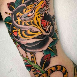 Tiger rose tattoo by Dani Soriano #DaniSoriano #tiger #rose #mashup #traditional #color 