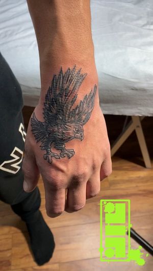 Eagle tattoo for a scar coverup on clients hand...Thanks for watching. #eagletattoo #handtattoo #futuristic #neo #illustrative #graphic #style #customsdesign #original #byjncustoms🔻