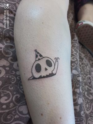 Little skull-snail draw and tattoed by me on a client! If you like It let me know 💗 