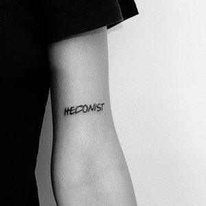 #lettering #letteringtattoo #tattooart #hedonist #tattooideas #tattoos #tattoolover #girlswithtattoos #stattoo #smalltattoo