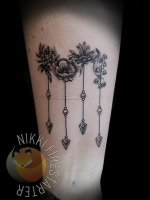Some lil floral arrows 🏹🌸🌹🏵🌷 . . . . #flowers #FloralTattoo #BlackAndGray #FineLine #arrows #Blackwork #GraphicTattoo #GraphicArt #tattoos #BodyArt #BodyMod #modification #ink #art #QueerArtist #QueerTattooist #MnArtist #MnTattoo #VisualArt #TattooArt #TattooDesign #TheTattooedLady #TattooedLadyMN #NikkiFirestarter #FirestarterTattoos #firestarter #MinnesotaTattoo