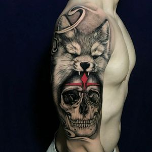 Fox on top of skull. My first tattoo by Robinho (Goiânia, BR)