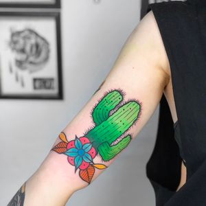 Cactus tattooInst:@flyrosetattoo#traditionaltattoo #acidcolor #colortattoo #flyrosetattoo #trad #oldschool #oldschooltattoo #green #handtattoo