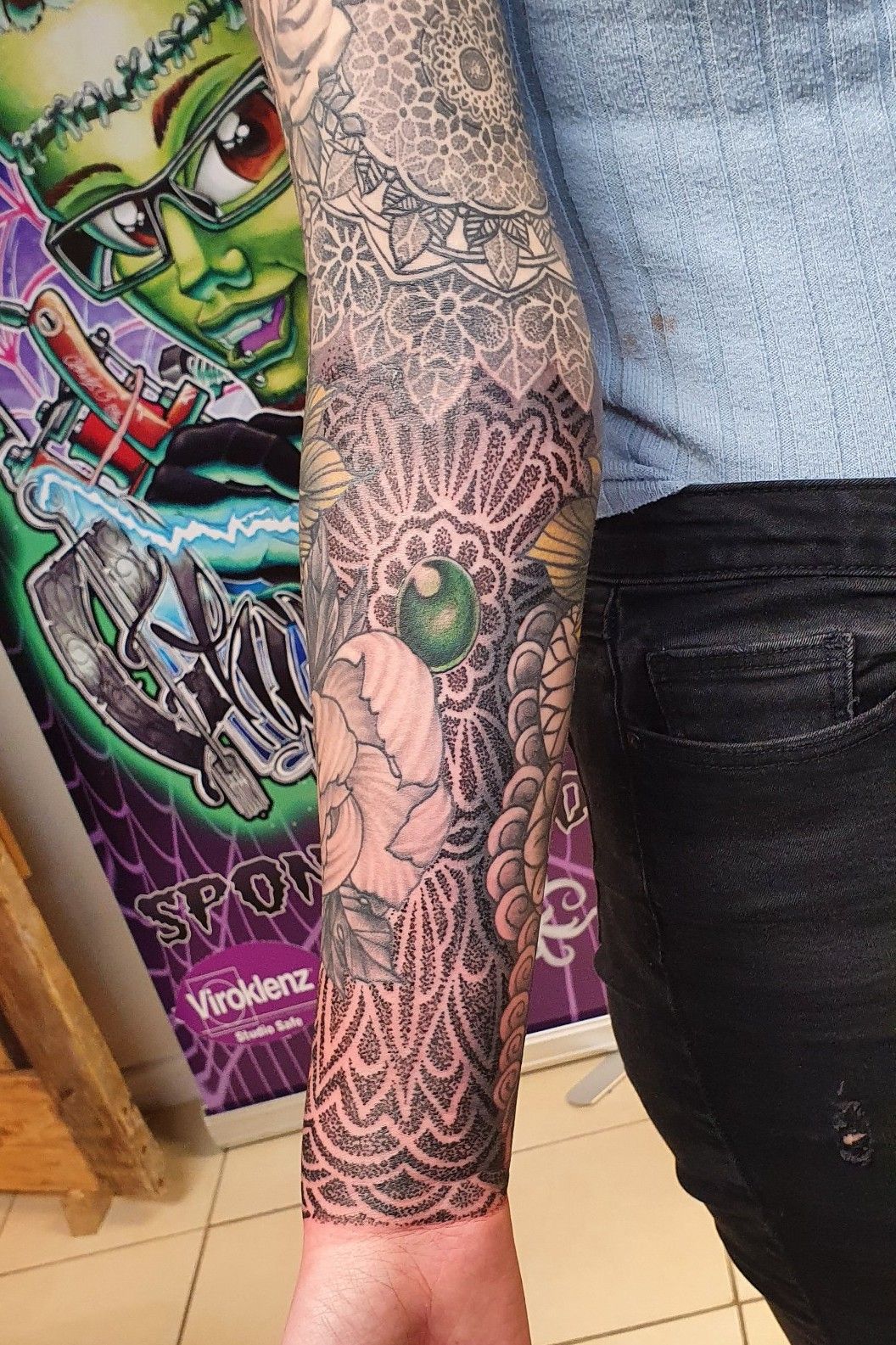 Negative Space Tattoo Designs and Fillers | Freehand | Negative space tattoo,  Black ink tattoos, Cover tattoo