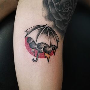 Umbrella . . . #ink #inkaddict #inked #inklife #inkspiration #inkart #tattoos #tattooed #tattooidea #tattoolife #tattoosbyme #th_ink_cuba #tattooistart #tattooart #tattootime #tattoooftheday #tattoo #tatt #tattooartist #tatuajesdesombrillas #umbrellatattoo #stormy #art #bodyart #artoftheday #artgallery #umbrella