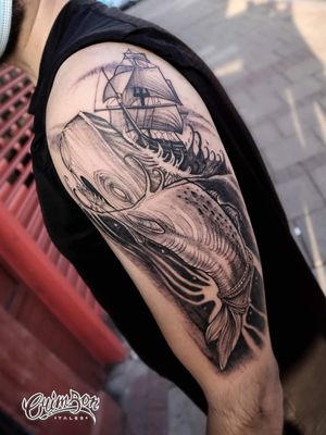 Awesome shoulder tattoo 🌊#whale #whaletattoo #shouldertattoo #armtattoos #epictattoo #shiptattoo #tattoosformen #blackworklondon #blackworktattoo #blackwork 