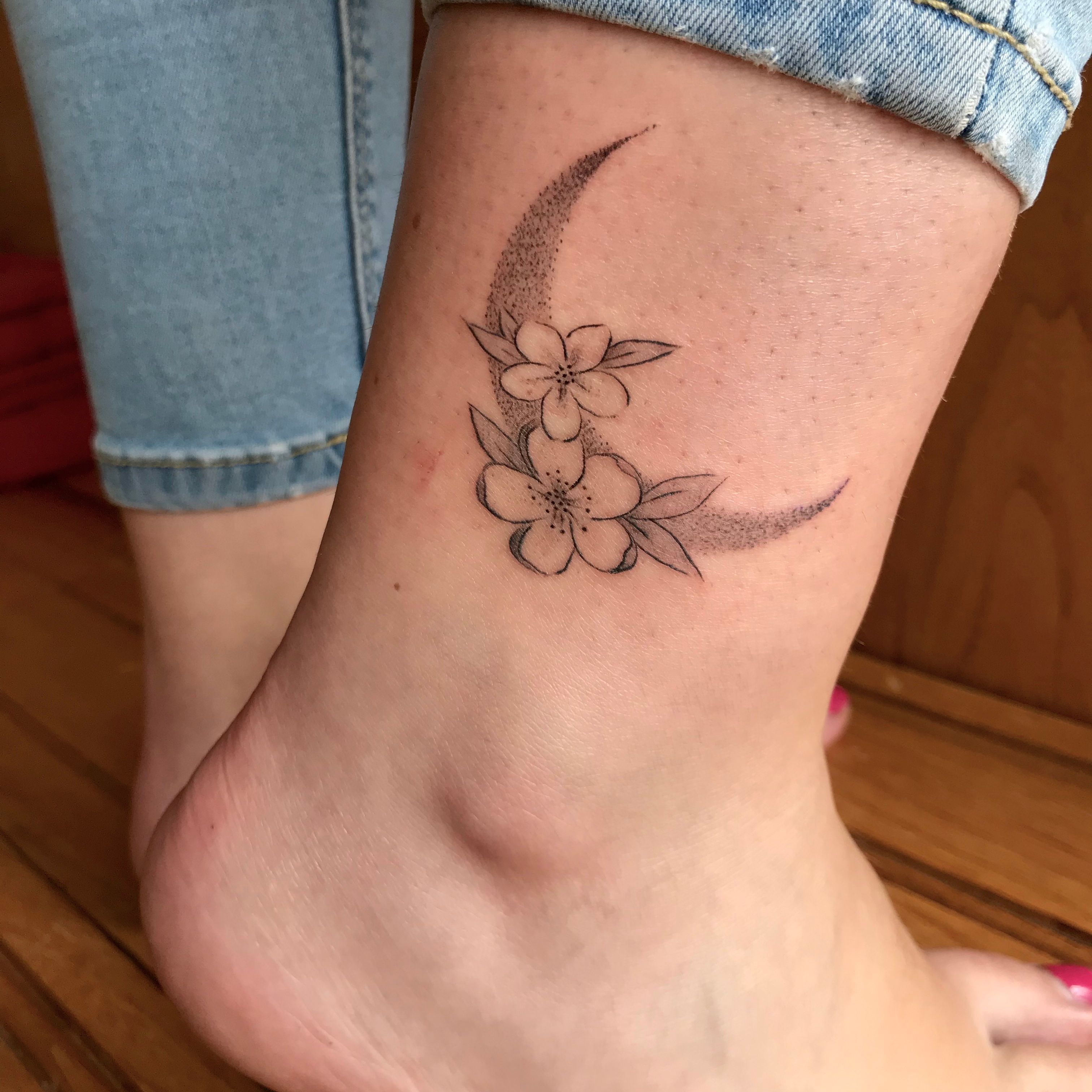 Flower moon tattoo by Simona Merlo  Post 28537