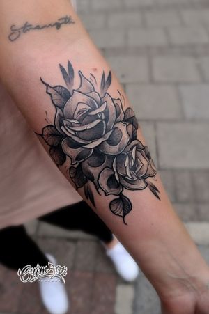 Roses by Naz 🌹 #roses #rose #rosetattoo #blackandgraytattoo #armtattoo #tattoosforwomen #beautifultattoos #neotraditionaltattoo 