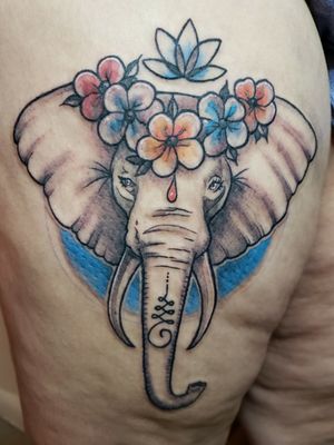 Elephant/flower tat i did a few weeks ago... thru sum abstract elements in to give it sum personality. Follow me on IG @rosey_sama 