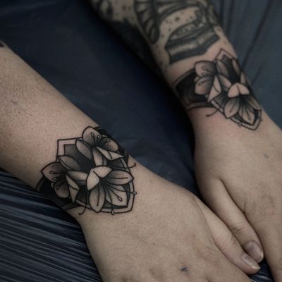Floral handcuffs 🌟