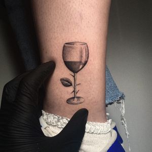 Wine glass tattoo#winetattoo #blackworktattoo #finelinetattoo #surrealism #surrealismart #rosetattoo #girltattoo #minimalism #minimaltattoo #dotworktattoo #blackandgreytattoo