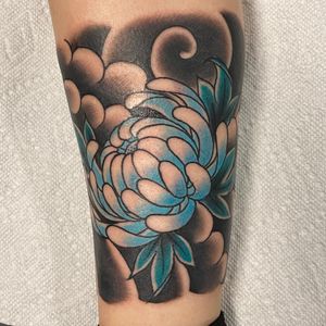 Fresh off the press blue chrysanthemum inside lower leg right above the ankle. 4hr session $130/hr hit the contact button to book with me. 😎👍