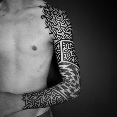 #geometry #geometric #geometrictattoo #sacredgeometry #sacredgeometrytattoo #dotworktattoo #dotwork #dottattoo #blackworktattoo #blackwork #psychedelic #patternwork #patterntattoo #3dtattoo #mandala #mandalatattoo #mandaladotwork #mandaladesign #geometricmandala #arm #armtattoo #psychedelic #psychedelictattoo #opticalillusion #opticaltattoo 