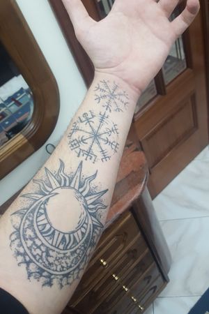 Segunda tatuagem (sol e lua)As restantes foram feitas no mesmo dia
