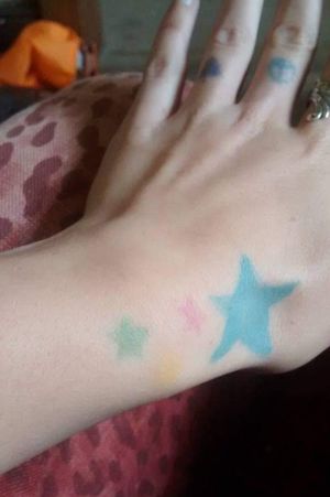 #color #stars My first tat, the stars, 4 of them but the yellow is practically impossible to see now.I did the #heart and #peacesign on my fingers myself.