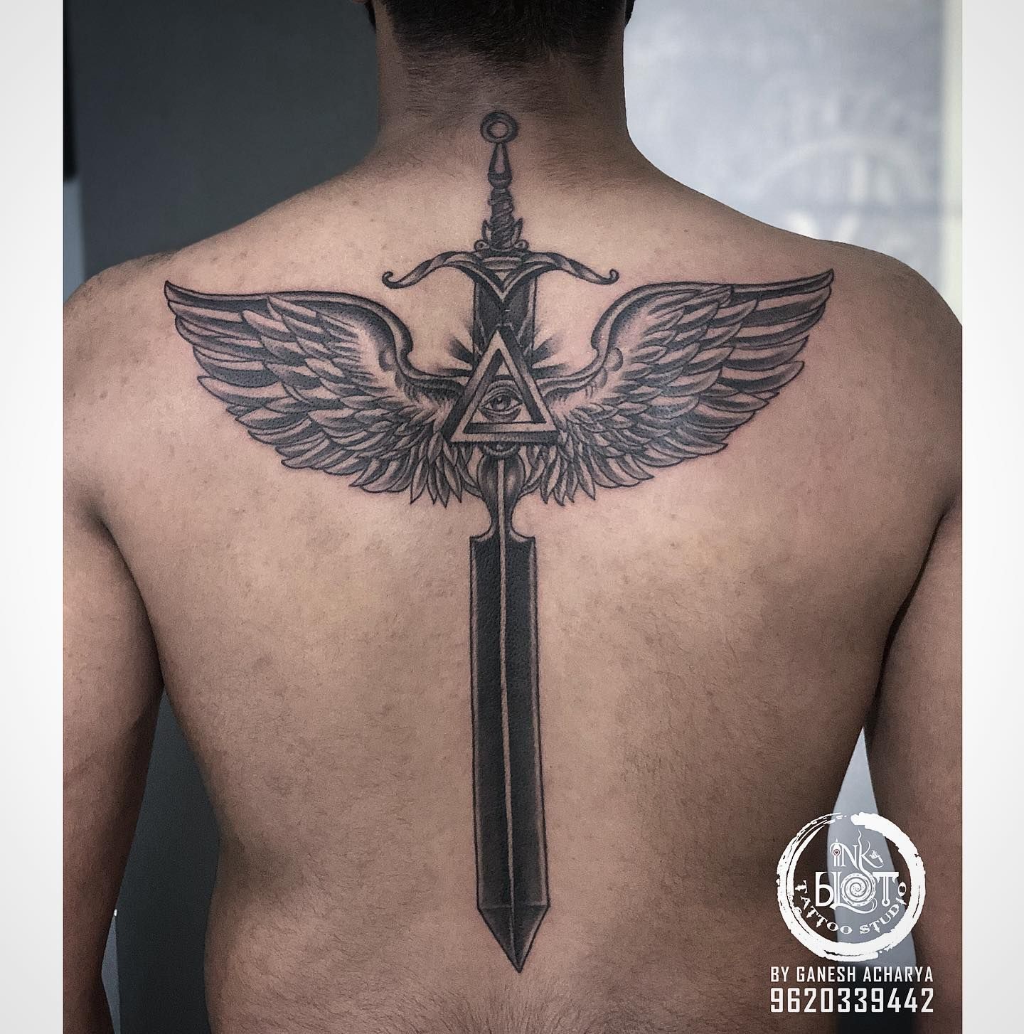 Top more than 66 sword back tattoos latest  thtantai2