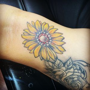 Flower gem!! Book your next tattoo now at tattoo elite in San Marcos!!