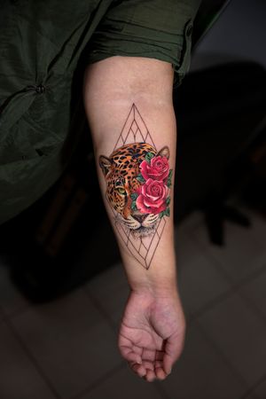 Geometric cheetah tattoo by Mikhail at First Class Tattoos. Check out more of his work on Instagram @mikhailandersson @firstclassnychttps://www.firstclasstattoos.com/