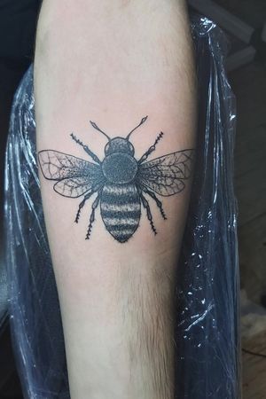 My epic new tattoo#bee#insects#beetattoo#insectstattoo#insect#insecttatto#tattoo#vcela#včela#hmyz