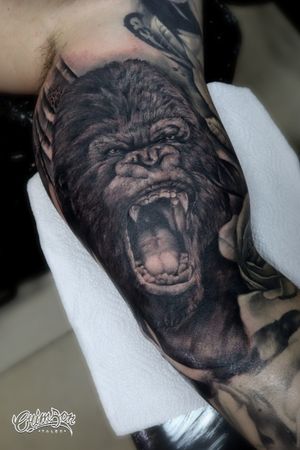 Two sessions of work 🤟 Custom Tattoo Studio in London Tooting, SW17 9LG #gorilla #gorillatattoo #bicepstattoo #blackandgreysleeve #realistictattoo #tattoosformen #armtattoo #sleevetattoo 