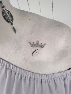 Micro-realism crown and lettering. 