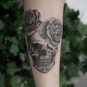 Skull with flowers tattoo. 