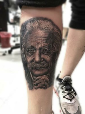 Albert Einstein tattoo por Arnaldo Gómez 