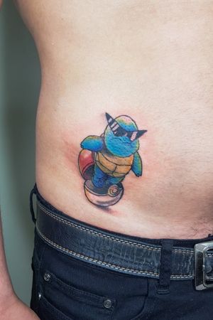 Squirtle, Pokémon #squirtle #pokemon #pokeball #chiletattoo #chiletatuajes #tatuajes #tattoo #gamertattoo #geektattoo #geek #colortattoo 
