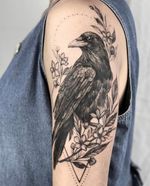 #crowtattoo #raventattoo #birdtattoo #naturetattoo #birbsofinstagram #blackwork #blxckink #floraltattoo #hawktattoo #tattoosforgirls #yyctattoo #yvrtattoo #vancouvertattoo #calgarytattooartist #calgarytattoo #nelsontattoo #nelsonbc #ferniestoke #bird #crow #raven #tattoo