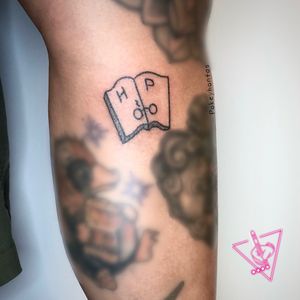 Hand-poked Harry Potter Tattoo by Pokeyhontas @ KTREW Tattoo - Birmingham, UK #handpoked #harrypotter #tattoos #stickandpoke #legtattoo #birmingham