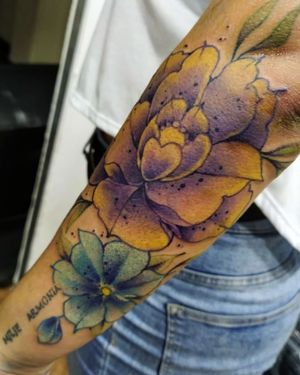 Flores a full color, trabajo hecho a freehand. 