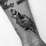 #skeletonhand #blackwork #missvampira