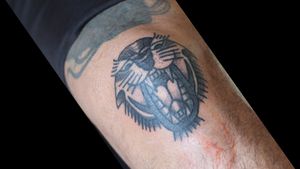 Knee 🐯 . #tattoo #tattoos #tattoodesign #tatts #girlswithtattoos #blacktattoo #traditionaltattoo #tattooer #tattooist #tattooart #tattooidea #bodyart #tattooartist #tattooedgirls #instatattoo #blackandgreytattoo #tattooflash #tattoolover #tattoodo #guyswithtattoos #tattooing #milan #italy #oldschooltattoo #italia #lagomaggiore #tats #tatuaggio #lago 