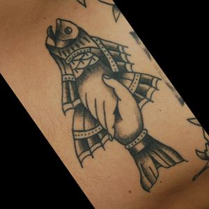From my sketchbook 🤝🐟 . #tattoo #tattoos #tattoodesign #tatts #girlswithtattoos #blacktattoo #traditionaltattoo #tattooer #tattooist #tattooart #tattooidea #bodyart #tattooartist #tattooedgirls #instatattoo #blackandgreytattoo #tattooflash #tattoolover #tattoodo #guyswithtattoos #tattooing #milan #italy #oldschooltattoo #italia #lagomaggiore #tats #tatuaggio #lago 